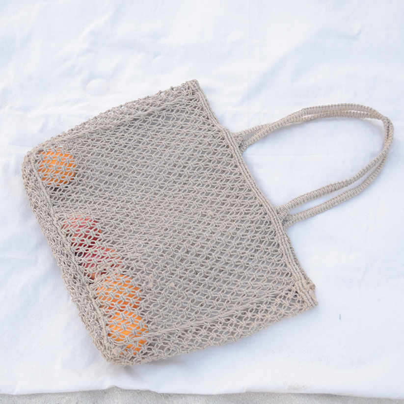 Handwoven jute tote bag. Natural color.