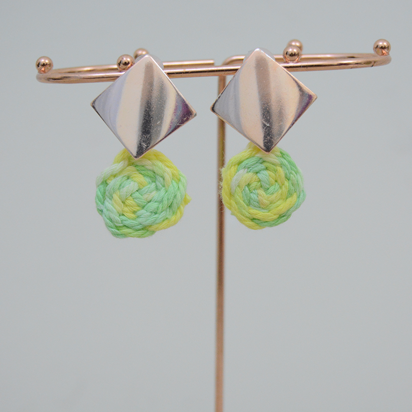 Handmade earrings square shaped metal stud and round macrame dangling - Lemonade