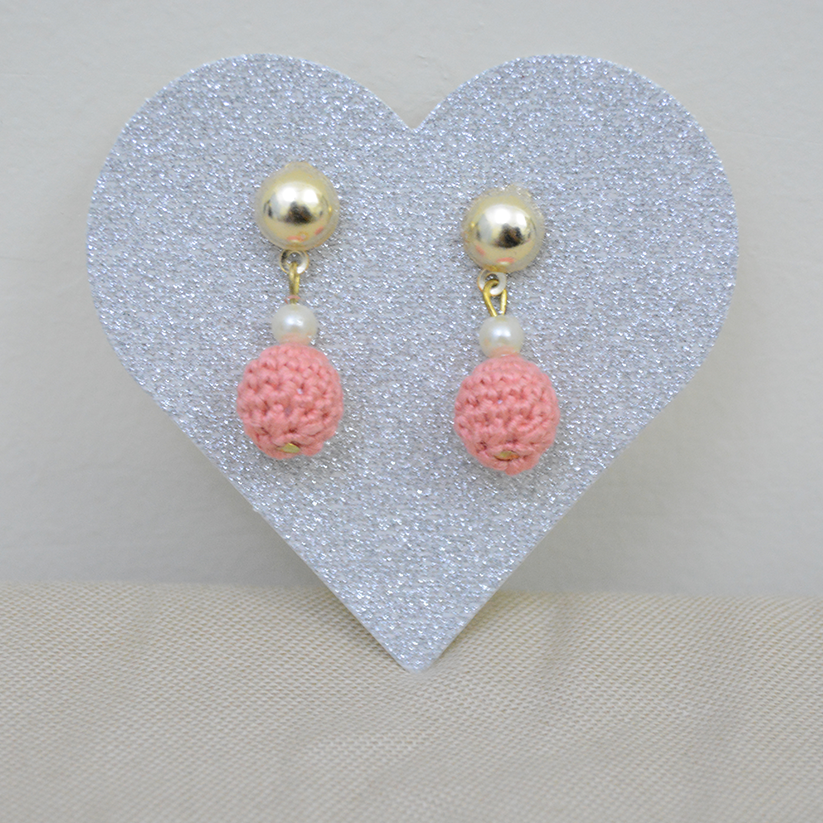 Handmade earrings round shaped metal stud and round macrame dangling – Pink