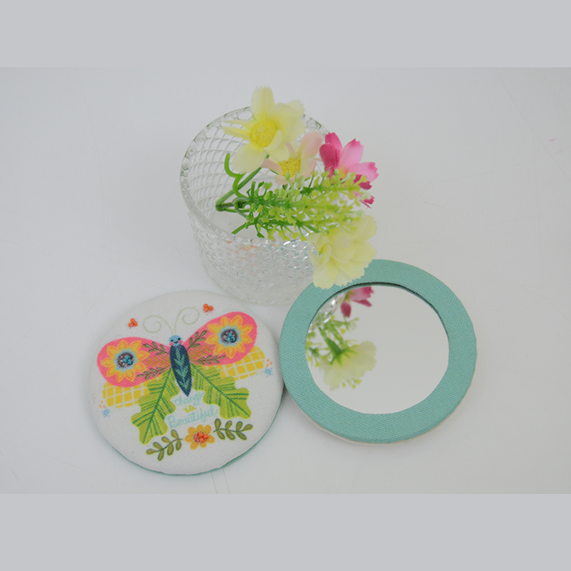 Multicolor travel compact mirrors