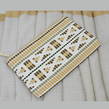 Jacquard pouch - White, brown and green