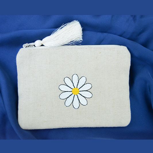 Daffodil pouch with silky tussle